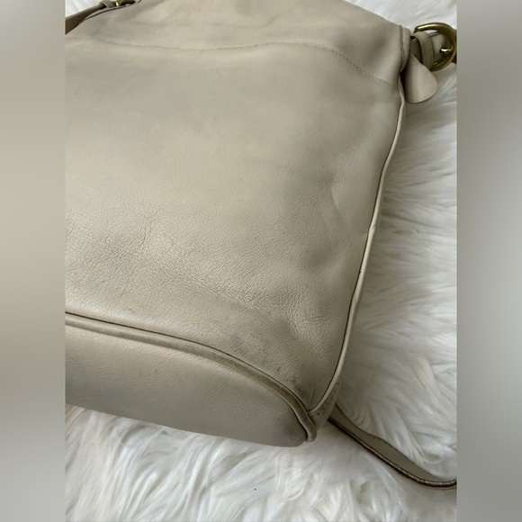 Vintage Coach Crossbody bag. style #4115 - Picture 8 of 12